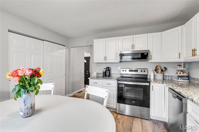 141 Oak Drive, St Peters, MO 63376