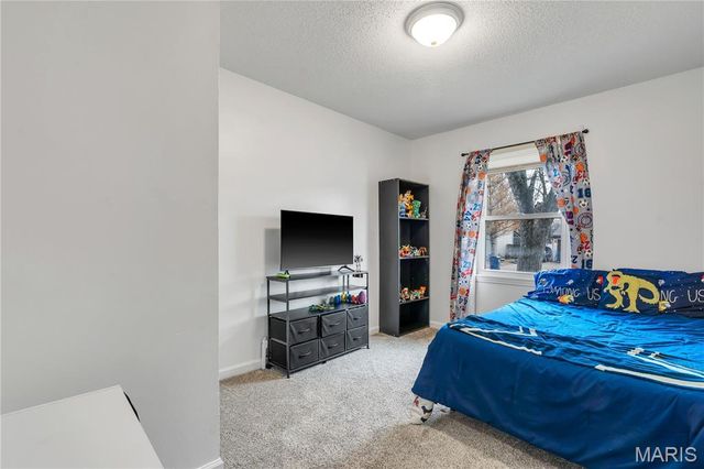 141 Oak Drive, St Peters, MO 63376