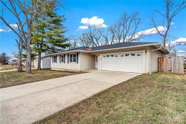 141 Oak Drive, St Peters, MO 63376
