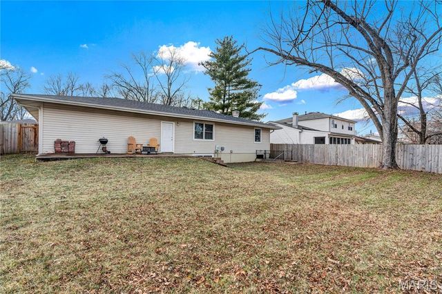 141 Oak Drive, St Peters, MO 63376
