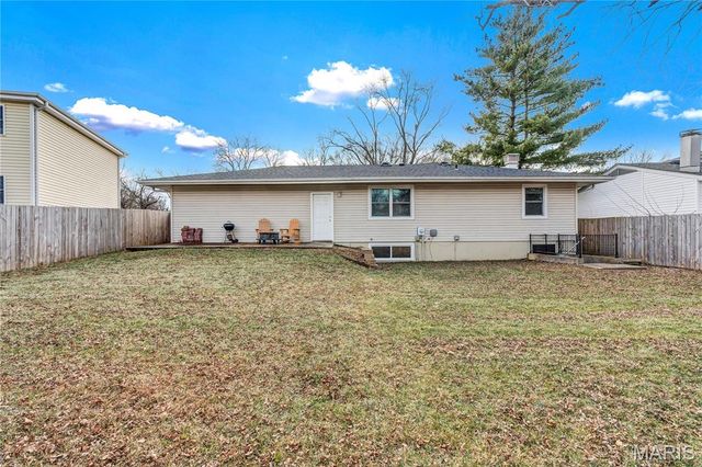 141 Oak Drive, St Peters, MO 63376