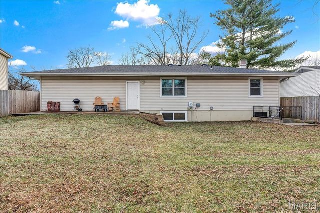 141 Oak Drive, St Peters, MO 63376