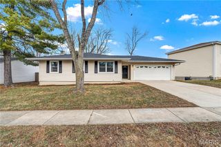 141 Oak Drive, St Peters, MO 63376