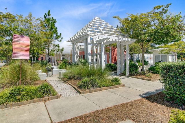 203 Gnarly Oak Lane, Summerville, SC 29485