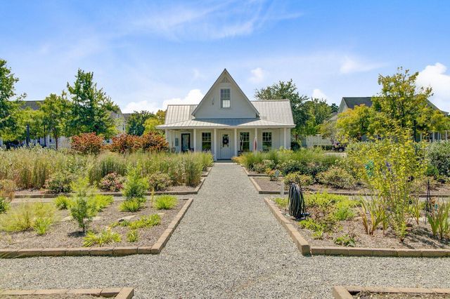 203 Gnarly Oak Lane, Summerville, SC 29485
