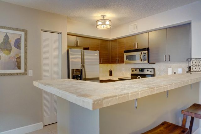 1721 Village Boulevard 103, West Palm Beach, FL 33409