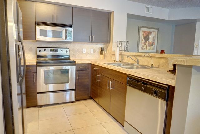 1721 Village Boulevard 103, West Palm Beach, FL 33409