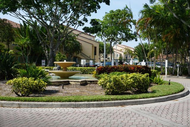 1721 Village Boulevard 103, West Palm Beach, FL 33409