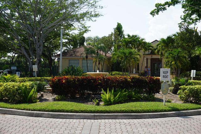 1721 Village Boulevard 103, West Palm Beach, FL 33409