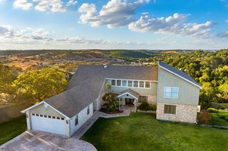 194 Crockett Dr, Kerrville, TX 78028