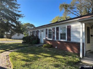 1705 Derhake, Florissant, MO 63033