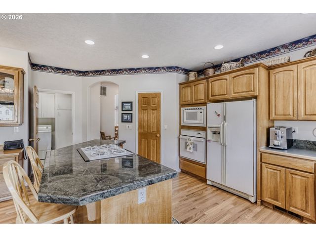 2357 Sw LINNEMAN Dr, Gresham, OR 97080