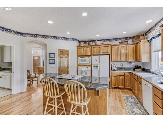 2357 Sw LINNEMAN Dr, Gresham, OR 97080