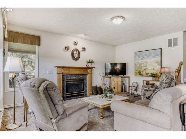 2357 Sw LINNEMAN Dr, Gresham, OR 97080