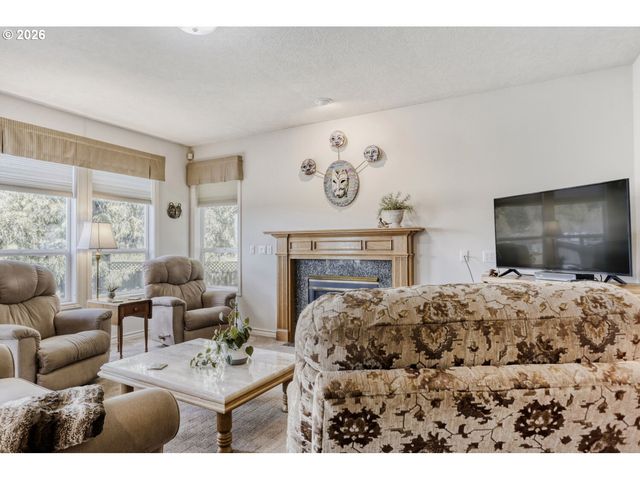 2357 Sw LINNEMAN Dr, Gresham, OR 97080