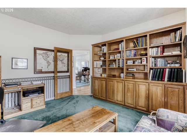 2357 Sw LINNEMAN Dr, Gresham, OR 97080