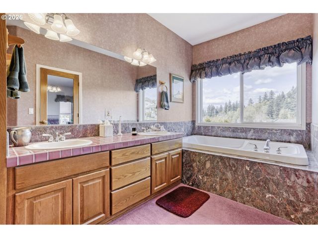 2357 Sw LINNEMAN Dr, Gresham, OR 97080