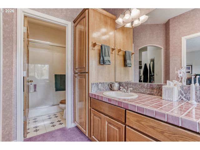 2357 Sw LINNEMAN Dr, Gresham, OR 97080