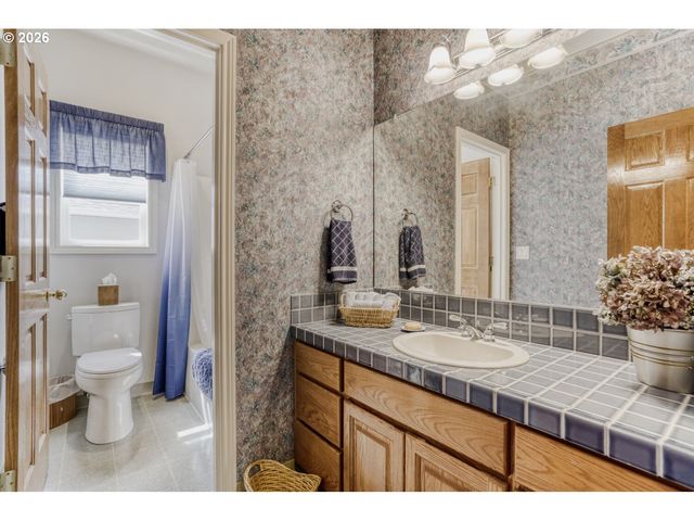 2357 Sw LINNEMAN Dr, Gresham, OR 97080