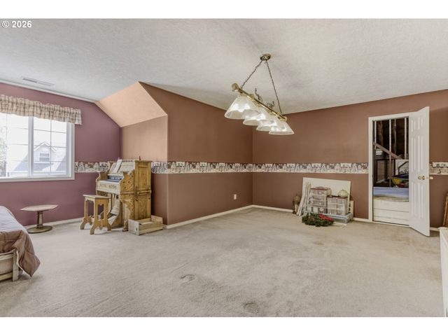 2357 Sw LINNEMAN Dr, Gresham, OR 97080