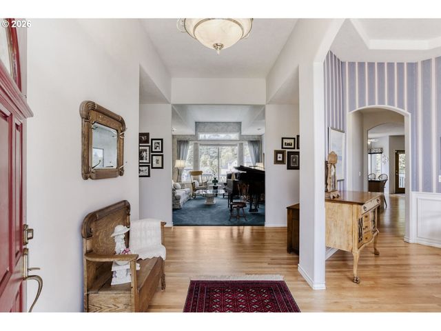 2357 Sw LINNEMAN Dr, Gresham, OR 97080