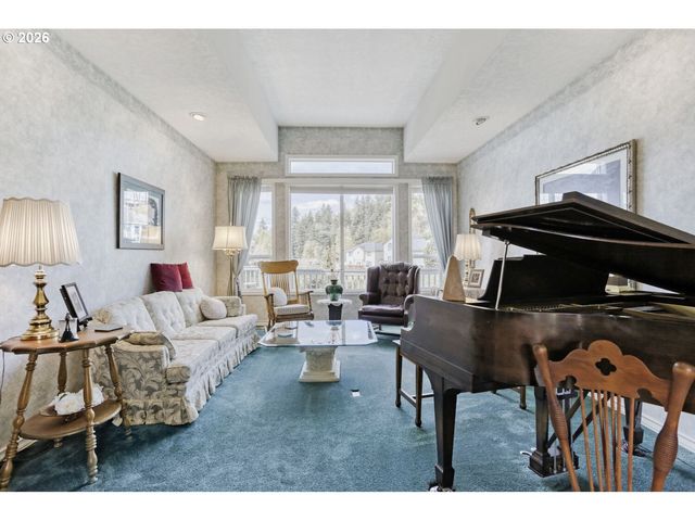 2357 Sw LINNEMAN Dr, Gresham, OR 97080