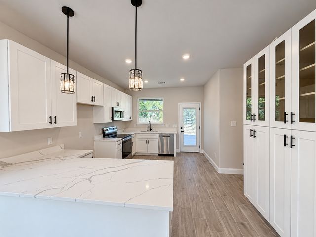 5907 Black Pine Circle, Granbury, TX 76048