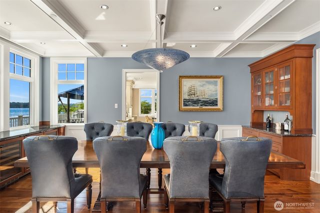 8233 W Mercer Way, Mercer Island, WA 98040