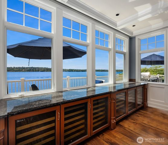 8233 W Mercer Way, Mercer Island, WA 98040