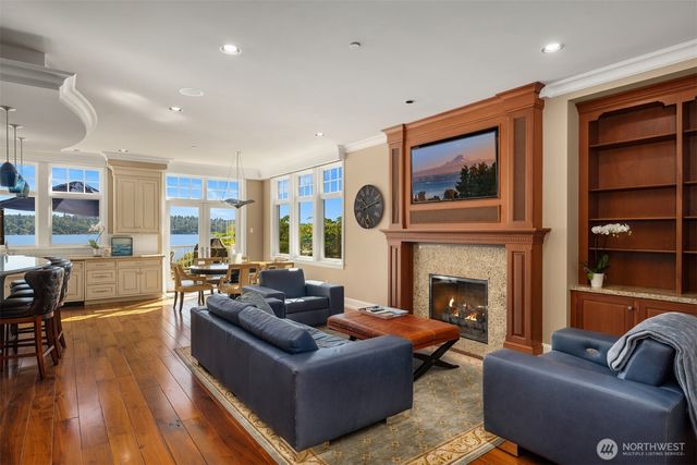 8233 W Mercer Way, Mercer Island, WA 98040