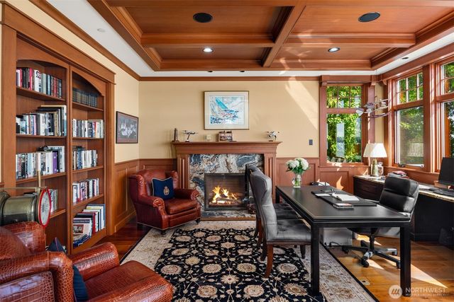 8233 W Mercer Way, Mercer Island, WA 98040