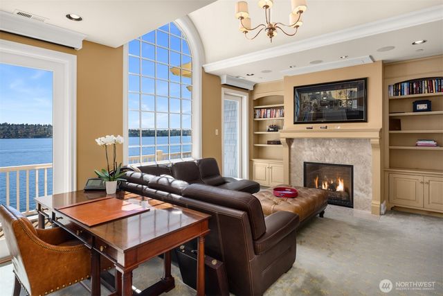 8233 W Mercer Way, Mercer Island, WA 98040