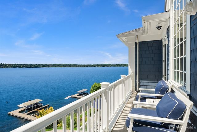 8233 W Mercer Way, Mercer Island, WA 98040