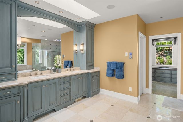 8233 W Mercer Way, Mercer Island, WA 98040