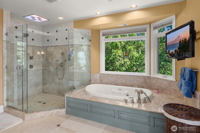 8233 W Mercer Way, Mercer Island, WA 98040