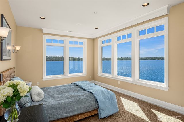 8233 W Mercer Way, Mercer Island, WA 98040