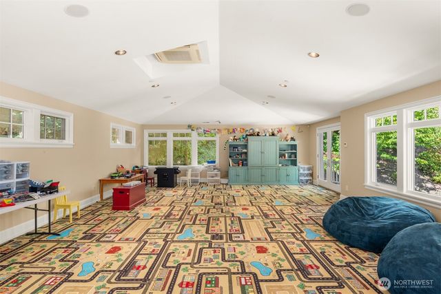 8233 W Mercer Way, Mercer Island, WA 98040