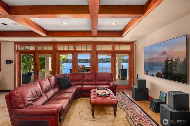 8233 W Mercer Way, Mercer Island, WA 98040