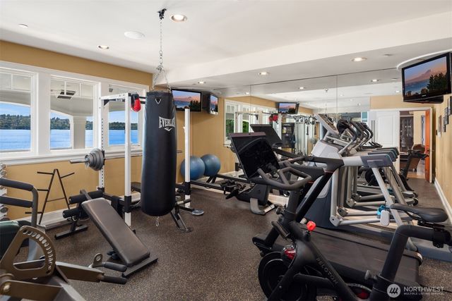 8233 W Mercer Way, Mercer Island, WA 98040