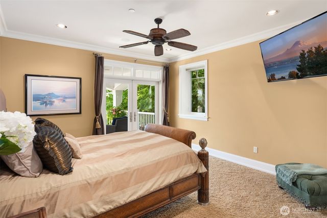 8233 W Mercer Way, Mercer Island, WA 98040