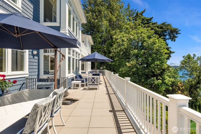 8233 W Mercer Way, Mercer Island, WA 98040