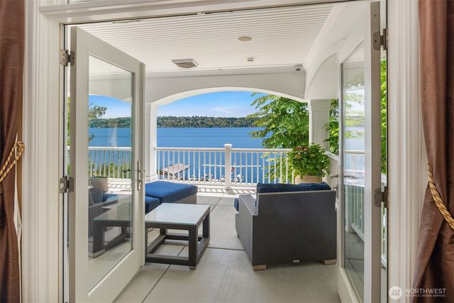 8233 W Mercer Way, Mercer Island, WA 98040