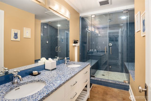 8233 W Mercer Way, Mercer Island, WA 98040