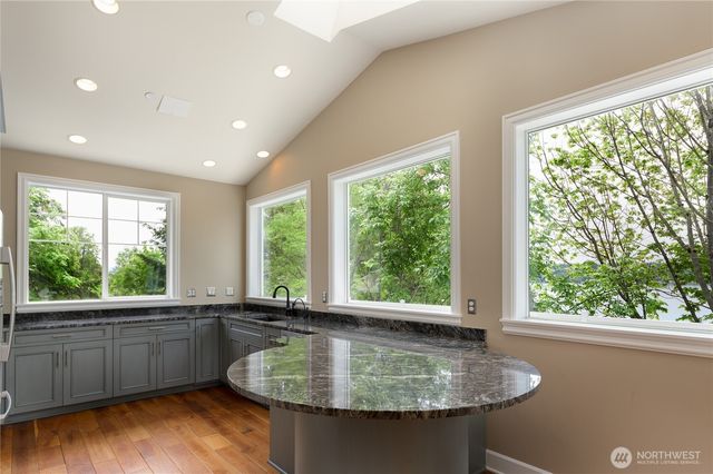 8233 W Mercer Way, Mercer Island, WA 98040