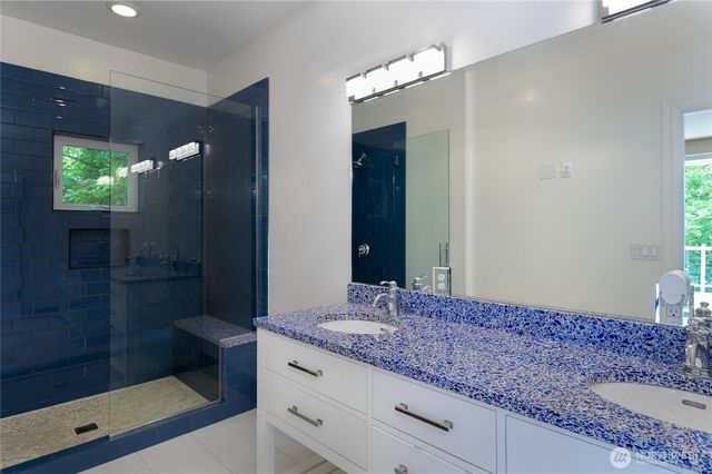 8233 W Mercer Way, Mercer Island, WA 98040