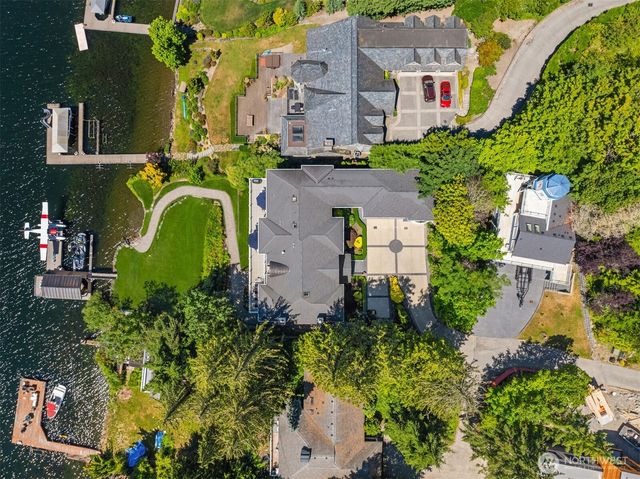 8233 W Mercer Way, Mercer Island, WA 98040