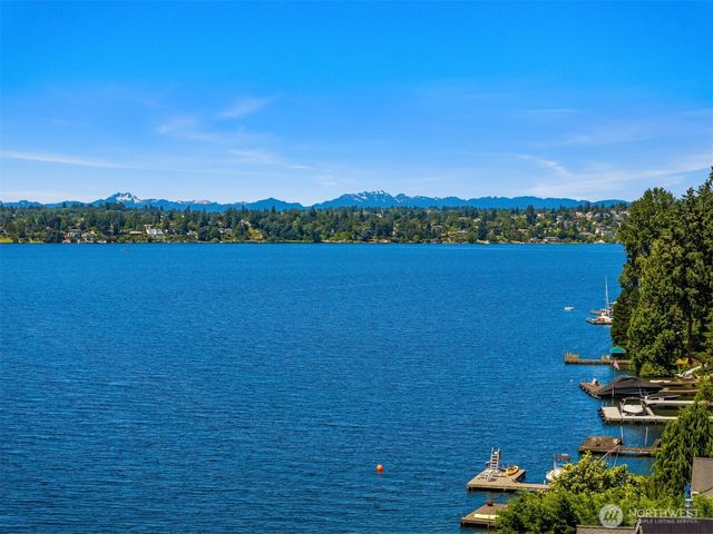 8233 W Mercer Way, Mercer Island, WA 98040