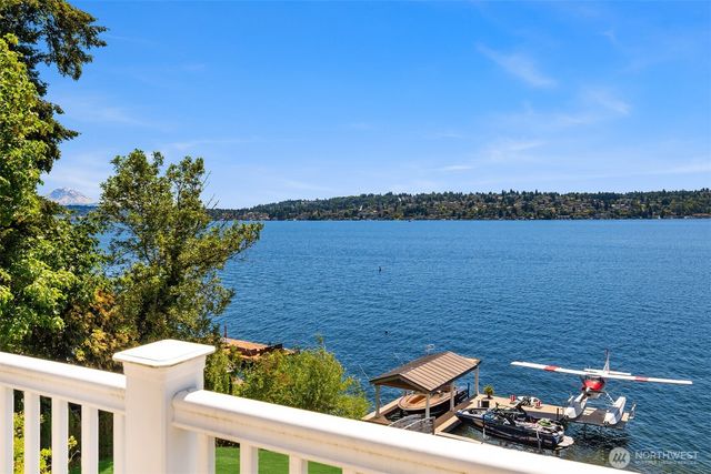 8233 W Mercer Way, Mercer Island, WA 98040