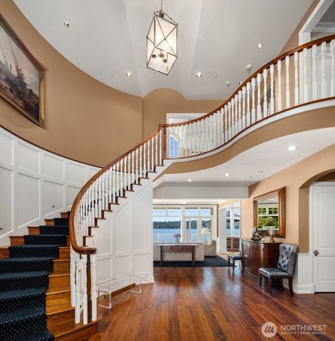 8233 W Mercer Way, Mercer Island, WA 98040