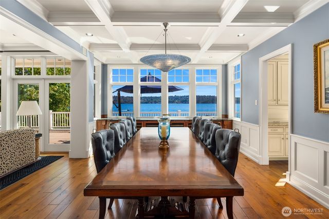 8233 W Mercer Way, Mercer Island, WA 98040